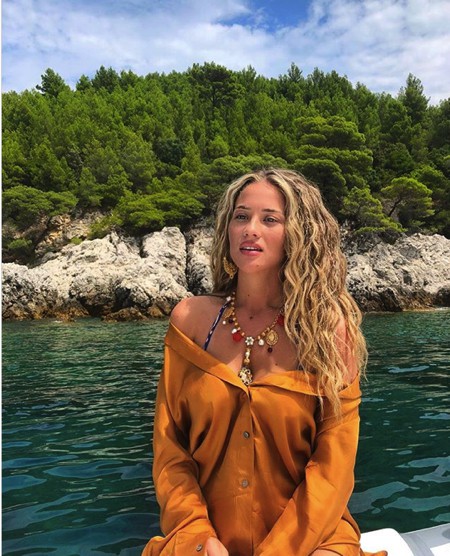 Vẻ đẹp của Izabel Andrijanic được so sánh với Shakira