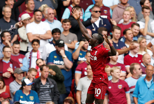 Liverpool đè bẹp West Ham, dẫn đầu Premier League
