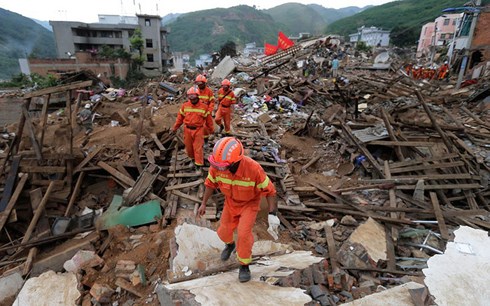 Khung cảnh hoang tàn sau một trận động đất ở tỉnh Vân Nam, Trung Quốc. (Ảnh: AP)