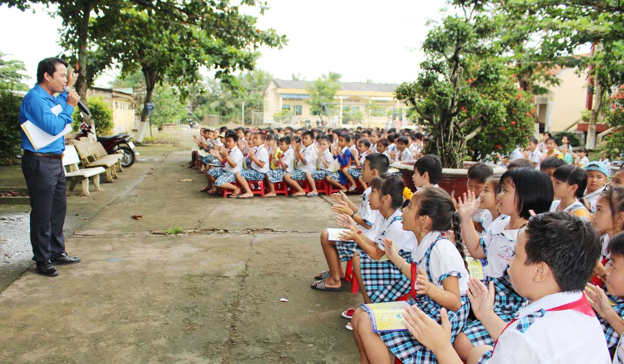 Đoàn thanh niên phối hợp tổ chức tuyên truyền sử dụng điện tiết kiệm và hiệu quả cho học sinh