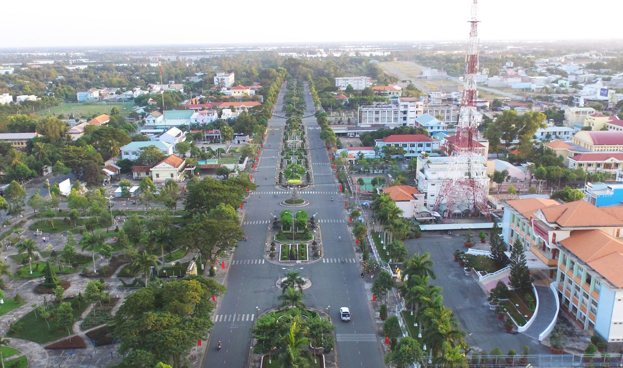 Phát huy hào khí năm xưa, Đảng bộ, chính quyền và địa phương chung sức xây dựng quê hương ngày càng phát triển (Trong ảnh: Một góc thị xã Kiến Tường hôm nay). Ảnh: Hồng Anh