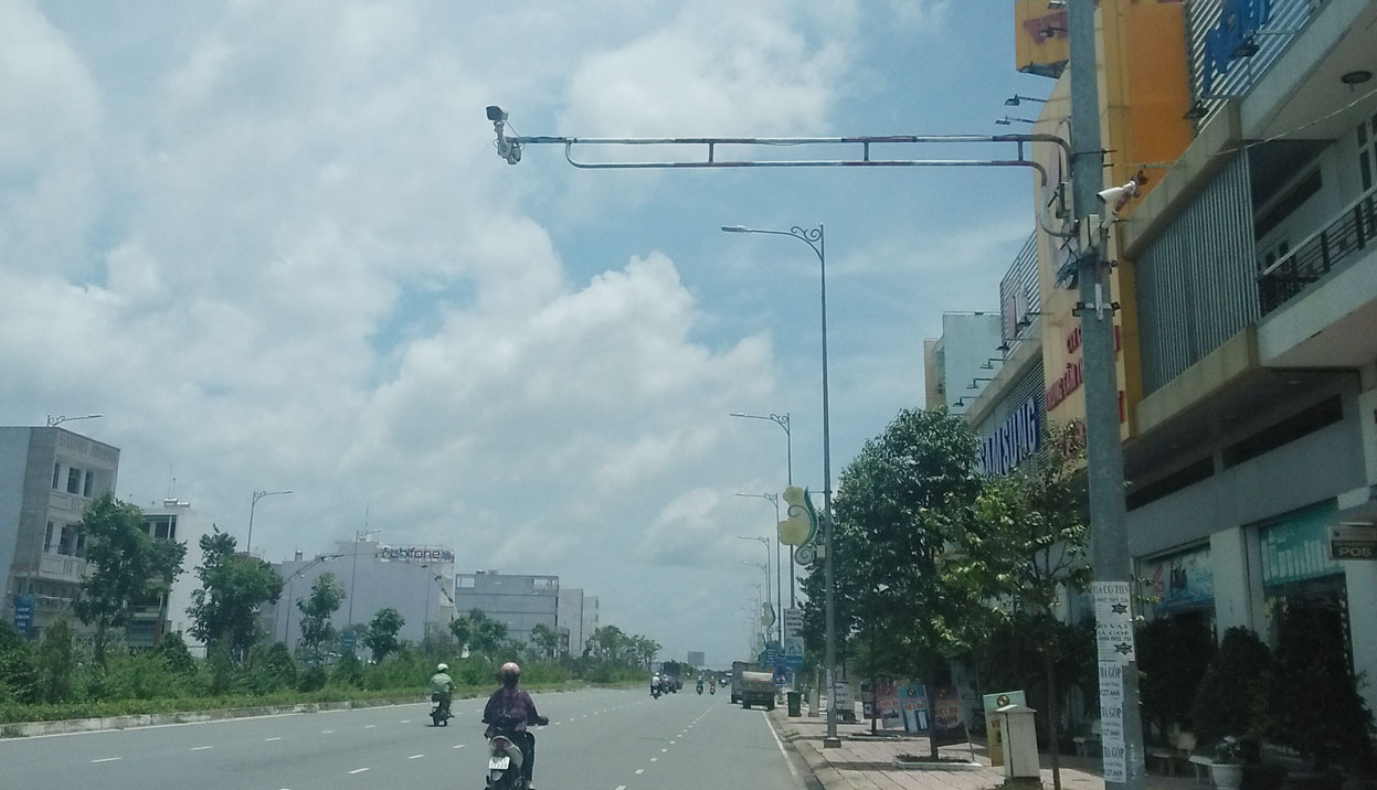 Một camera gắn trên đường Hùng Vương, đoạn qua phường 6, TP.Tân An