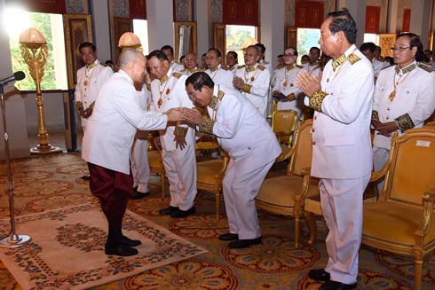 Quốc vương trao sắc chỉ cho Thủ tướng Hun Sen