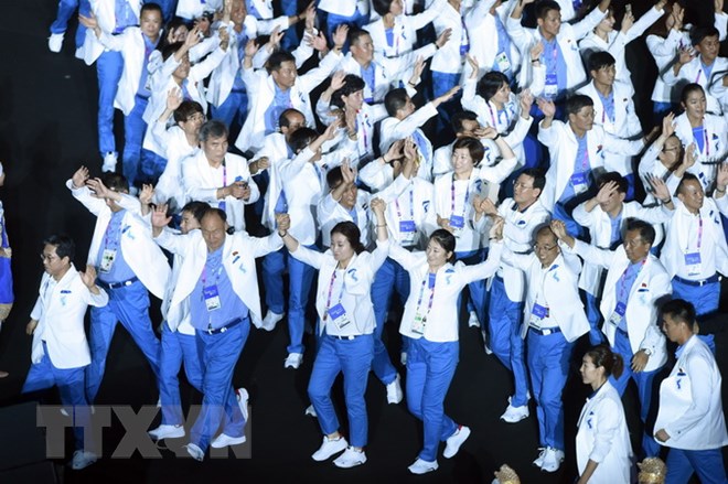 Đoàn vận động viên Triều Tiên và Hàn Quốc tham gia diễu hành chung tại lễ khai mạc Đại hội thể thao châu Á (ASIAD) 2018 ở Jakarta, Indonesia tối 18/8. (Ảnh: THX/TTXVN)