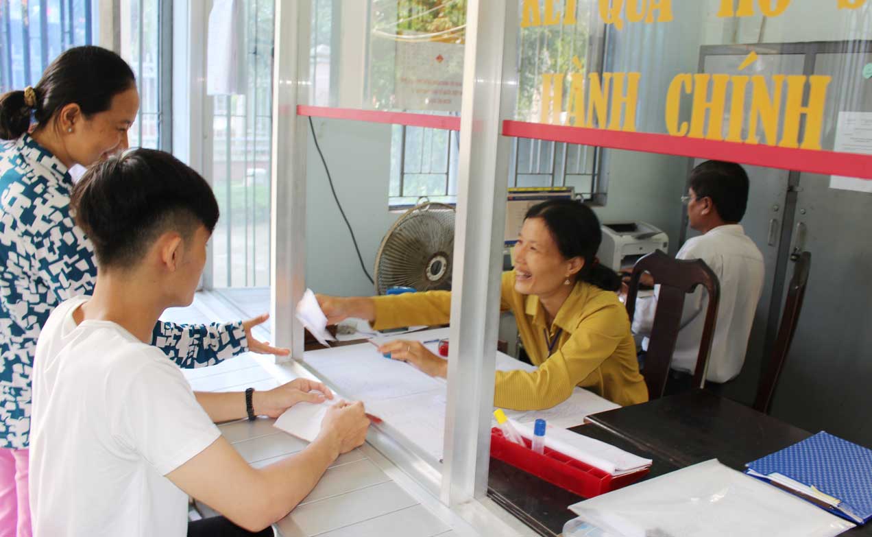 Đẩy mạnh ứng dụng CNTT trong bộ máy hành chính cấp xã Hiện nay, hệ thống quản lý văn bản và điều hành được triển khai đồng bộ, hiệu quả từ tỉnh đến cấp xã