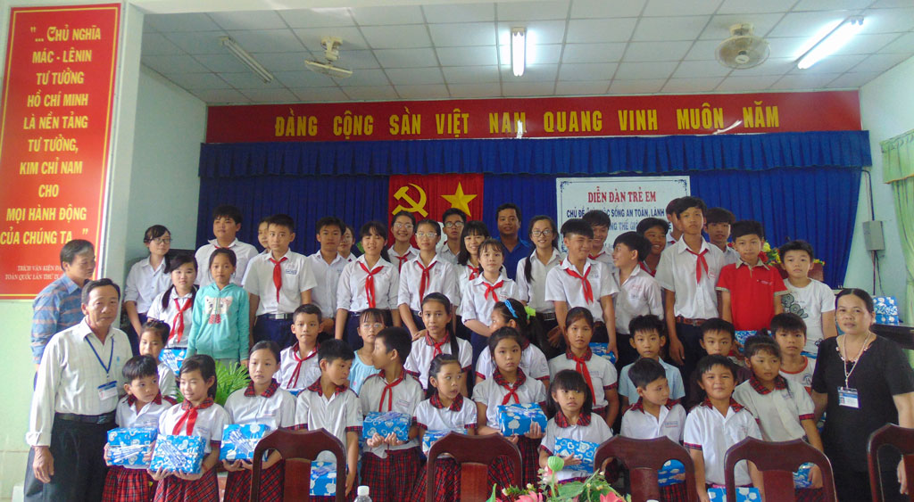 Cần Đước: Tiếp sức đến trường