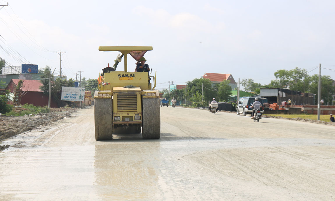 Nhiều tuyến giao thông đang được triển khai thi công, phục vụ phát triển KT-XH địa phương và tạo liên kết vùng