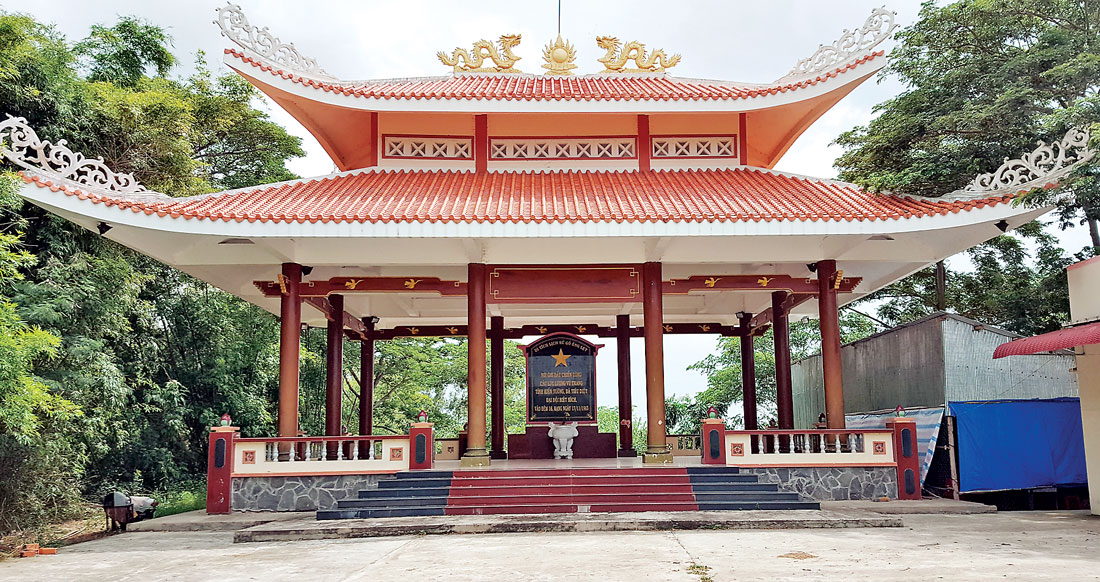 Di tích lịch sử Gò Ông Lẹt, xã Vĩnh Thuận, huyện Vĩnh Hưng, nơi từng diễn ra trận đánh Gò Ông Lẹt năm 1965, có sự tham gia chỉ huy của ông Mười Tâm