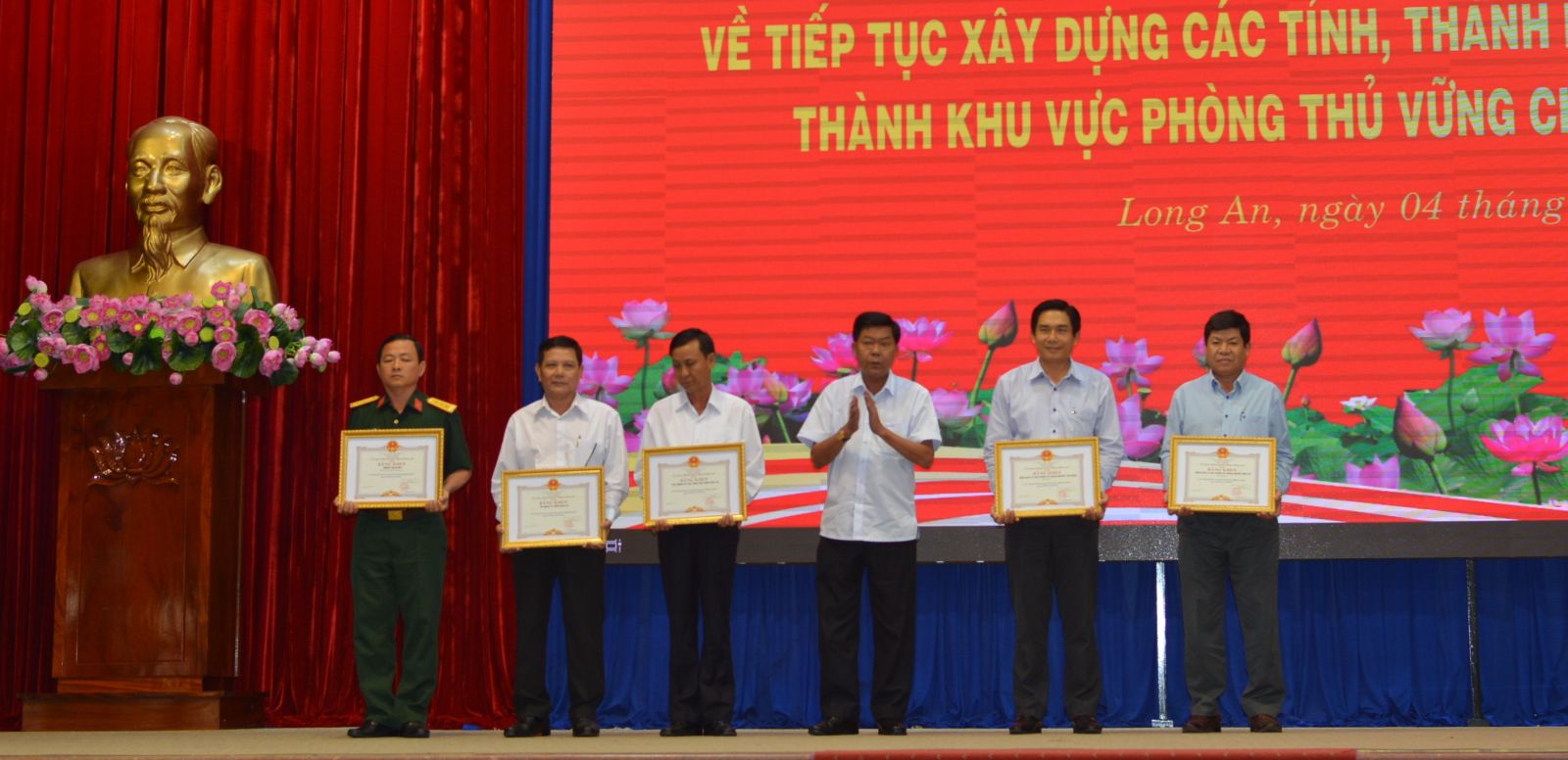 Long An: Phát triển kinh tế-xã hội gắn với tăng cường quốc phòng, an ninh