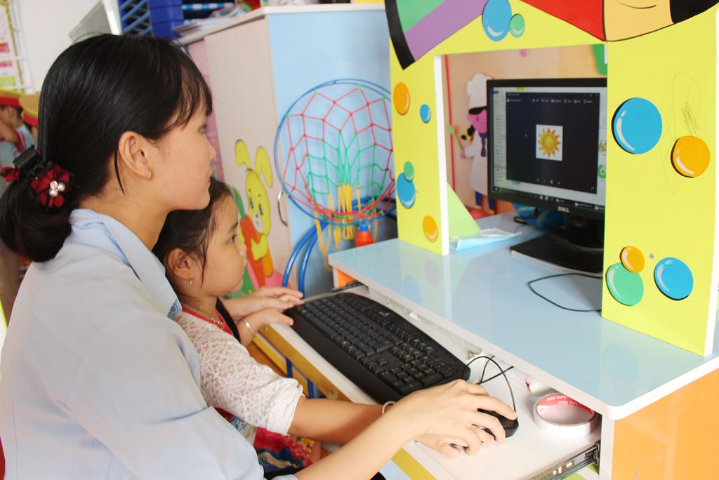 Làm gì để bảo vệ trẻ em trên môi trường mạng?