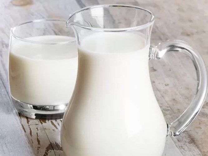 Chanh giúp giảm dầu của da trong khi sữa giúp giữ ẩm cho làn da