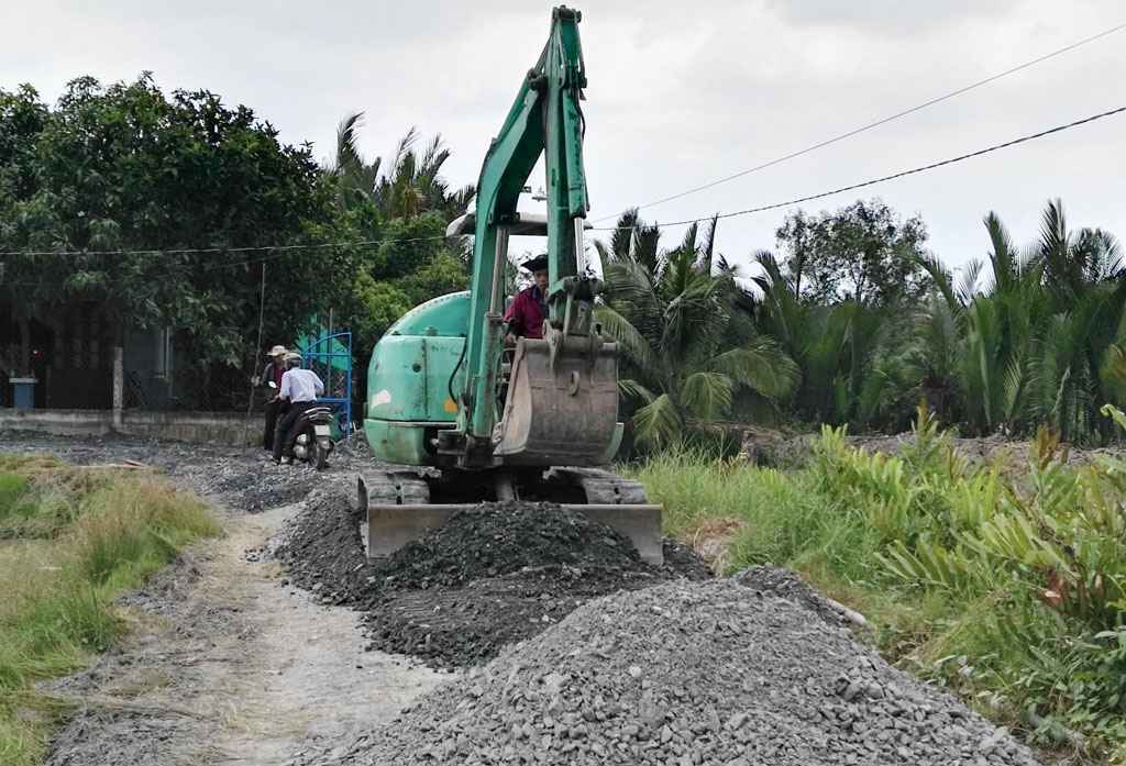 Đường giao thông nông thôn xã Phước Đông, huyện Cần Đước được xây dựng với phương châm “Nhà nước và nhân dân cùng làm”
