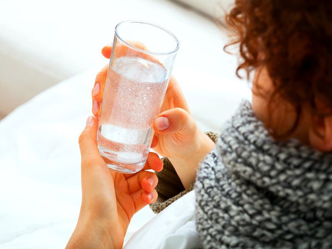 Uống ít nhất là 2 lít nước một ngày là rất quan trọng đối với sức khỏe tổng thể
