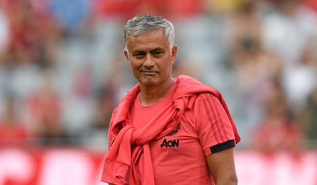 Mourinho càng ngày chỉ khiến người ta nhớ đến về những cuộc chiến "võ miệng", những tuyên bố chỉ để... bảo vệ bản thân ông