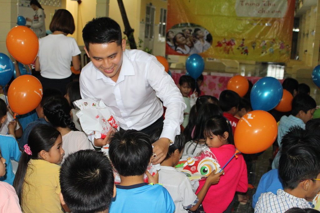 Nhiều tổ chức quyên góp tặng quà trung thu cho trẻ em vùng sâu