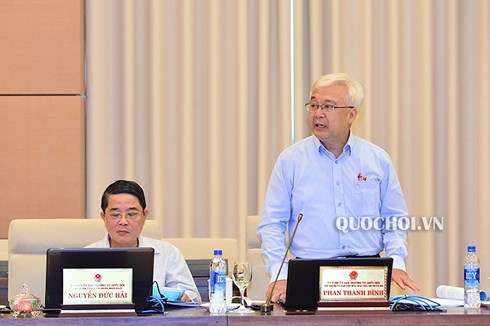 Chủ nhiệm UBVH-GD-TN-TN-NĐ Phan Thanh Bình phát biểu tại phiên thảo luận (Ảnh: Quochoi.vn)