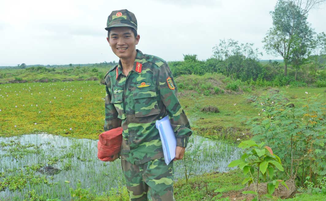 Niềm vui của Hạ sĩ Trần Minh Quân khi hoàn thành nội dung thi lý thuyết trong tham gia hội thao