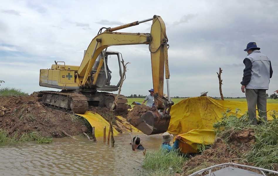 Tập trung gia cố các tuyến đê bao, bờ bao xung yếu, đề phòng sạt lở