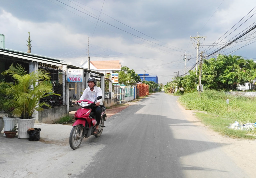 Đường giao thông nông thôn Tân Kim được hoàn thành với phương châm Nhà nước và nhân dân cùng làm