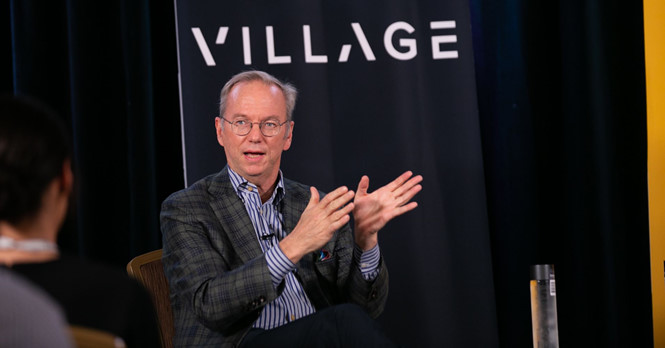 Ông Eric Schmidt tại sự kiện do Village Global VC tổ chức. Ảnh: VILLAGE GLOBAL VC
