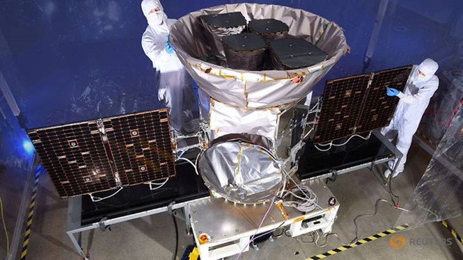Kính viễn vọng TESS. Ảnh: Reuters