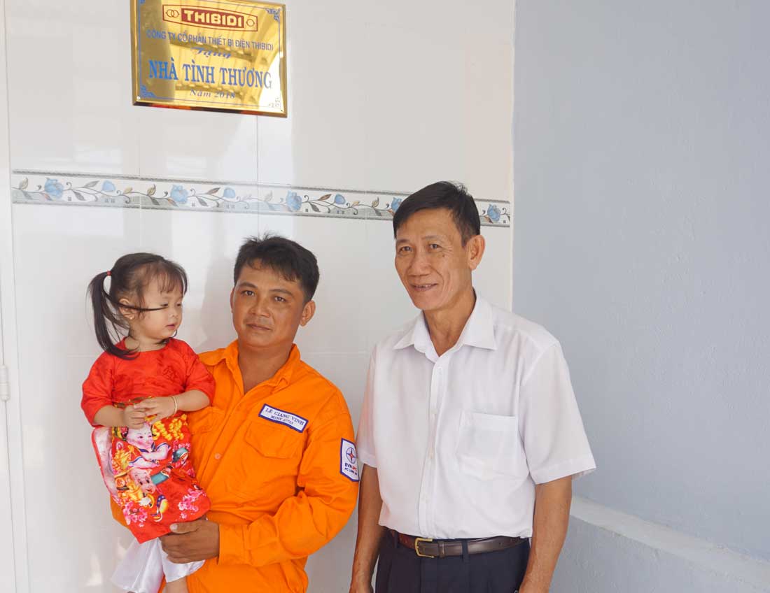 Ông Nguyễn Văn Hữu vận động xây dựng 20 căn nhà cho công đoàn viên ngành điện khó khăn về nhà ở