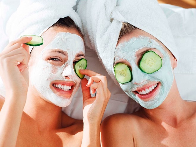 Hầu như ai cũng biết cách đắp dưa leo lên mắt để giảm sưng, nhưng chưa chắc đã biết đến một phương pháp khác cũng dùng dưa leo loại bớt phần bọng mắt hiệu quả hơn nhiều