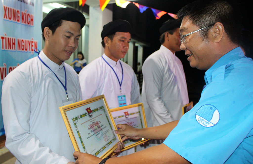 Anh Phạm Thái Lan là 1 trong 7 thanh niên tôn giáo tiêu biểu năm 2018 vừa được Hội Liên hiệp Thanh niên Việt Nam tỉnh tuyên dương