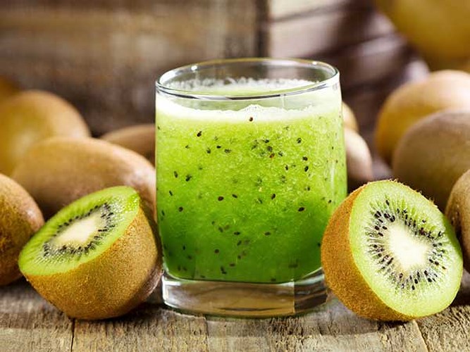Trái kiwi giàu vitamin C gần như gấp đôi so với cam và chanh