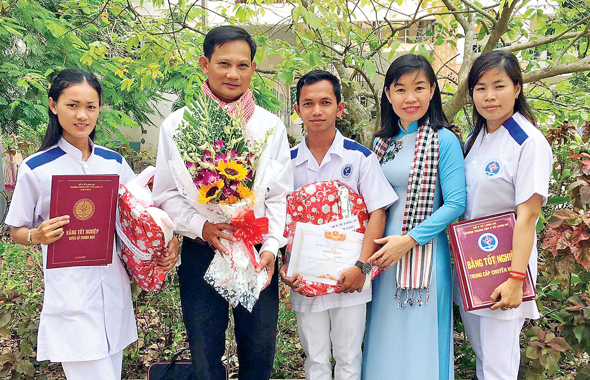 Du học sinh Campuchia luôn nỗ lực trong học tập và đạt kết quả cao