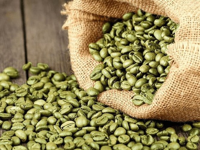 Hạt cà phê xanh là hạt cà phê chưa rang có chứa nhiều hợp chất axit chlorogenic có lợi cho sức khỏe, giữ nguyên vẹn được chất chống oxy hoá tự nhiên hơn cà phê đã rang. 