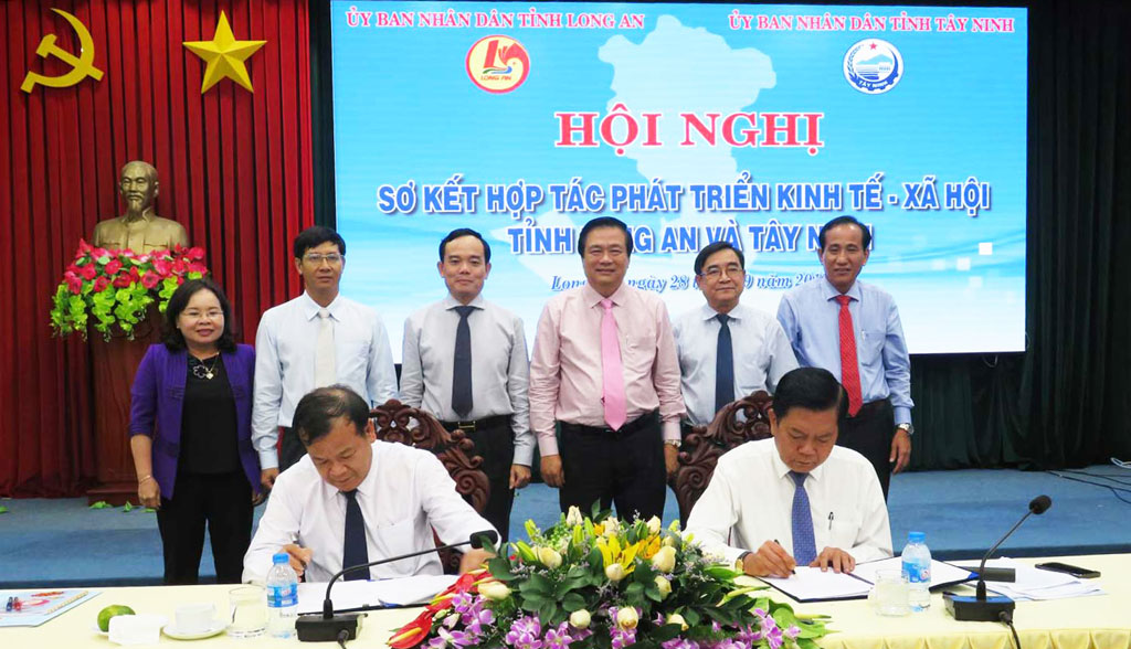 Long An, Tay Ninh provinces cooperate socio-economic development