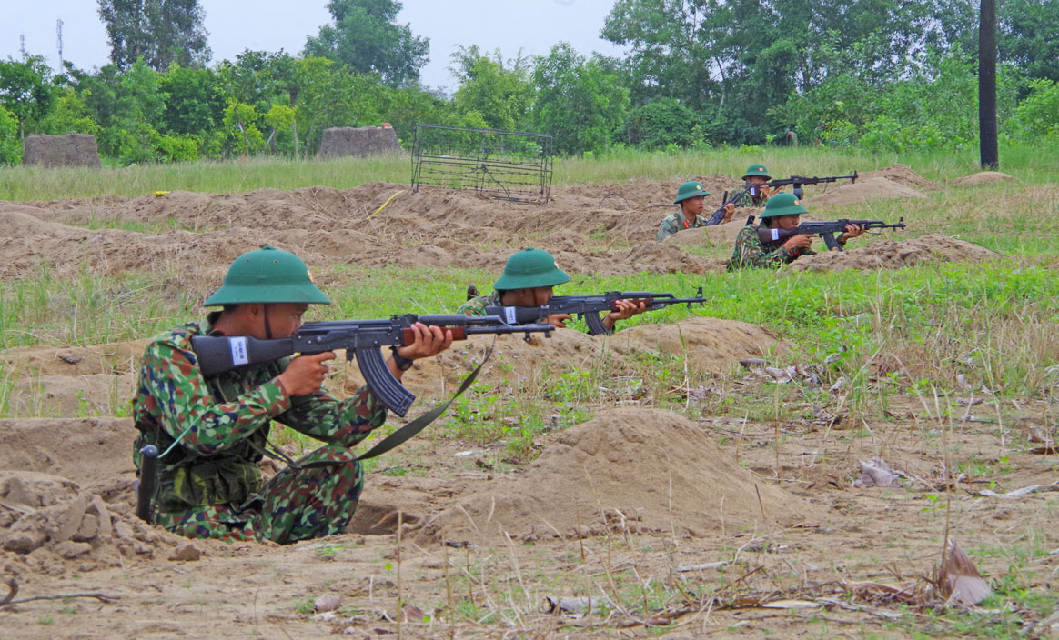 Trên thao trường huấn luyện