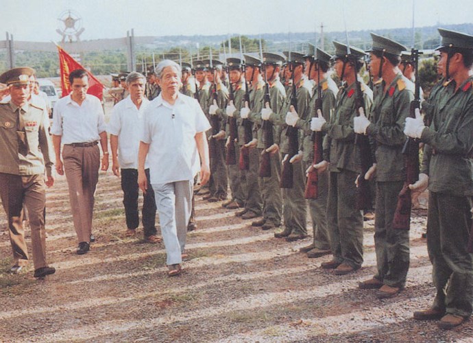 Đồng chí Đỗ Mười thăm Quân đoàn Tây Nguyên, tháng 5 năm 1992.