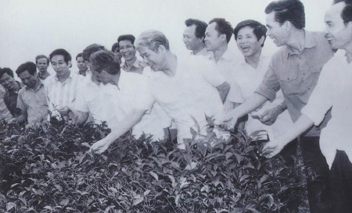Đồng chí Đỗ Mười thăm Hợp tác xã Tức Tranh, Thái Nguyên ngày 25 tháng 4 năm 1989.