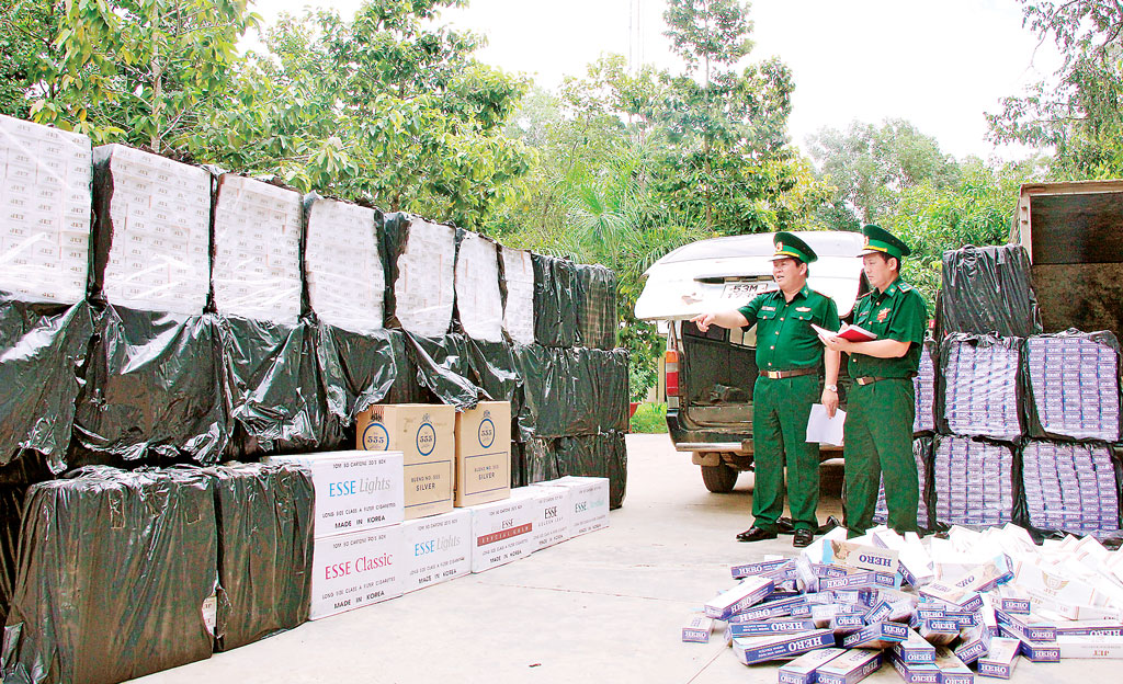 Lực lượng biên phòng bắt giữ một vụ buôn lậu thuốc lá và thu giữ tang vật