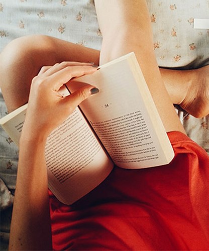 Những người đọc sách nhiều hơn 3 tiếng rưỡi mỗi tuần sống thọ hơn khoảng hai năm so với những người không làm điều này