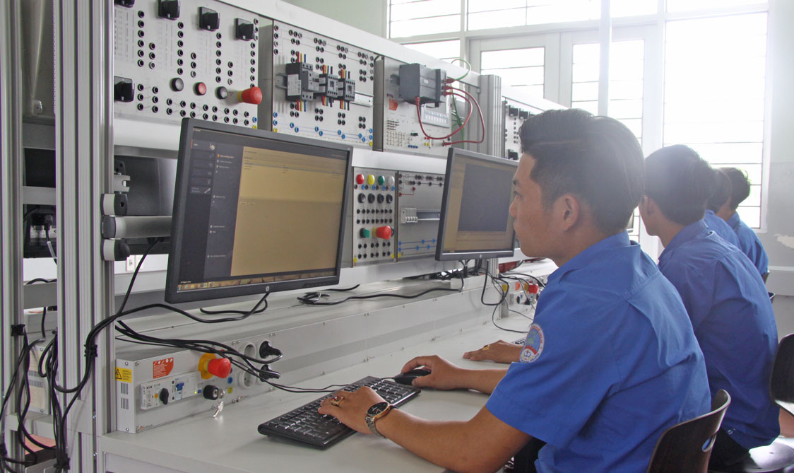 Nâng cao chất lượng nguồn nhân lực trong đào tạo nghề Học sinh được thực hành ngay sau khi học lý thuyết