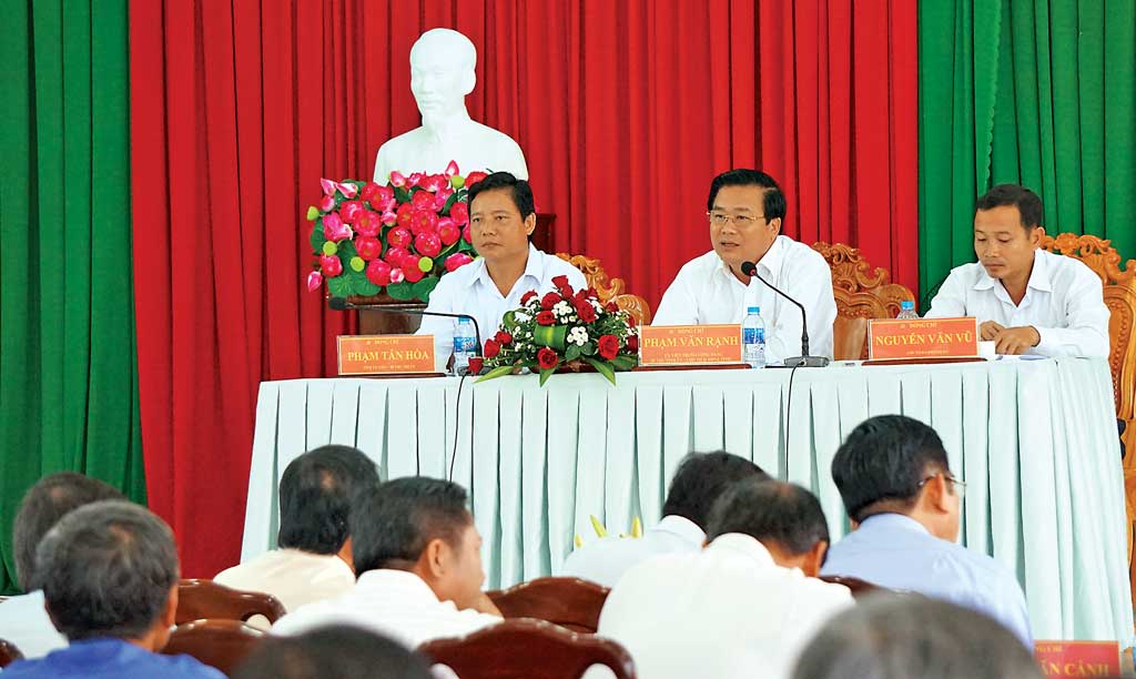 Vững tin về một nhiệm kỳ nhiều đột phá Bí thư Tỉnh ủy đối thoại với nhân dân xã Bình Hiệp, thị xã Kiến Tường về xây dựng, phát triển KT-XH sau khi đạt chuẩn xã văn hóa và nông thôn mới