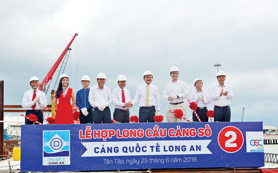 Lĩnh vực logistics đang hình thành tại Cảng Quốc tế Long An, bước đầu phát huy hiệu quả và hứa hẹn sẽ là  điểm nhấn của huyện Cần Giuộc trong phát triển kinh tế