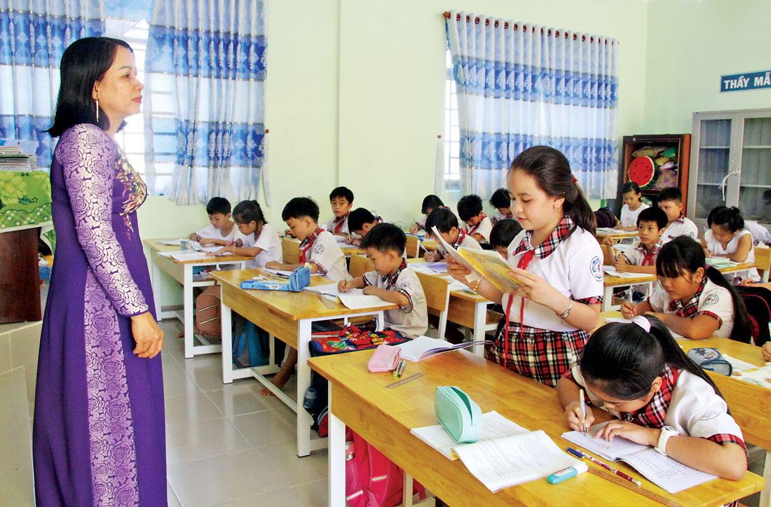Thầy và trò Trường Tiểu học thị trấn Thủ Thừa cùng quyết tâm trong năm học mới