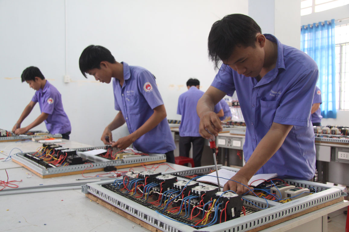 Nâng cao chất lượng nguồn nhân lực trong đào tạo nghề Học sinh tăng cường thực hành nhằm rèn luyện tay nghề