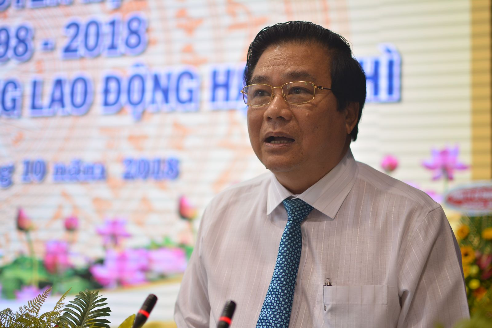 Hội Khuyến học Long An đón nhận Huân chương Lao động hạng Nhì
