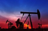 Giá dầu thế giới giảm xuống mức thấp nhất trong 2 tuần qua