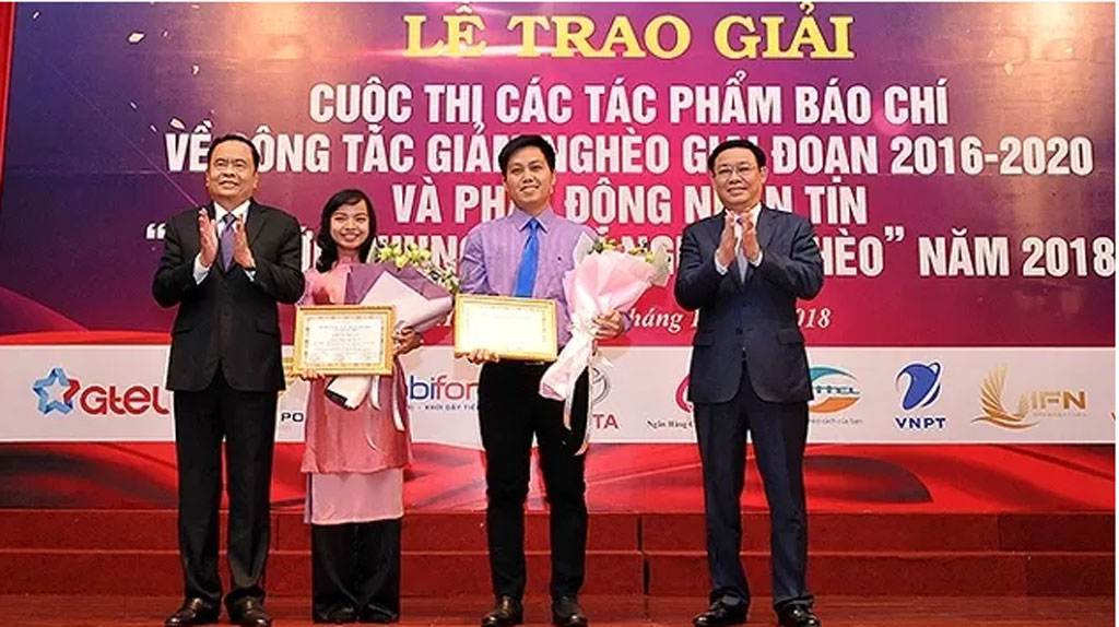 Winners of writing contest on reducing poverty honoured