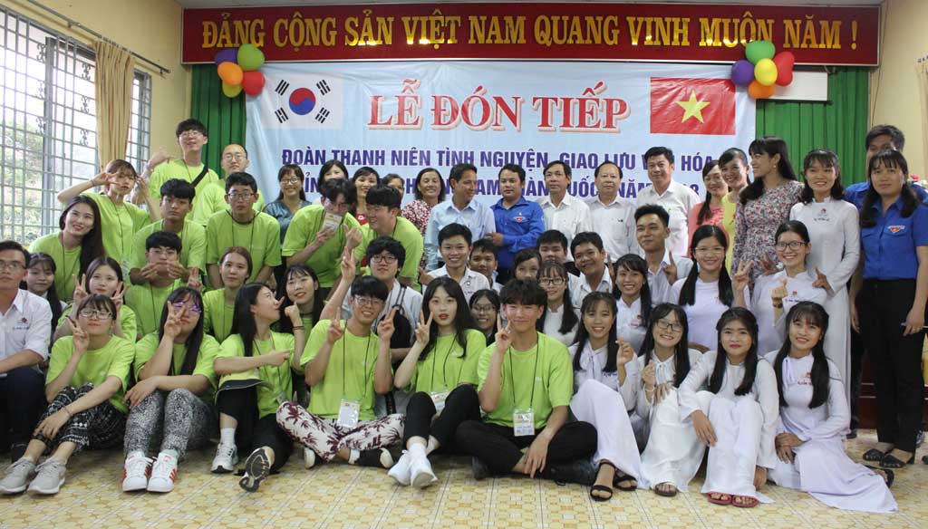 Chuyến hoạt động giao lưu văn hóa, tình nguyện của Đoàn Thanh niên tỉnh Chungcheongnam (Hàn Quốc) tại Long An. Ảnh: SNV