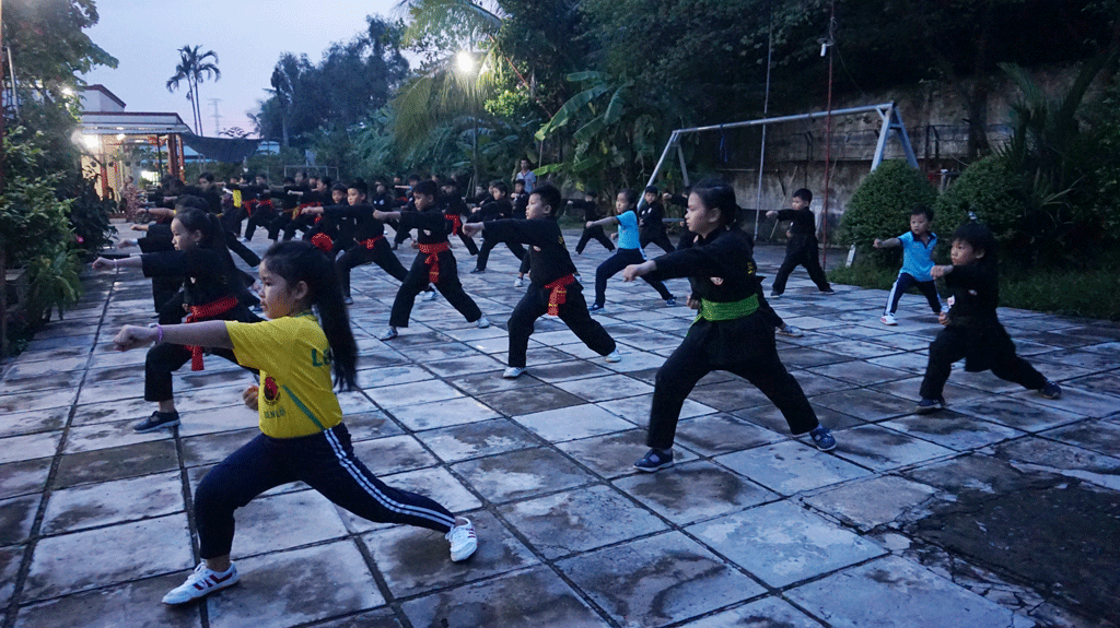 Các võ sinh luyện tập chuẩn bị biểu diễn trong ngày giỗ cụ Nguyễn Trung Trực