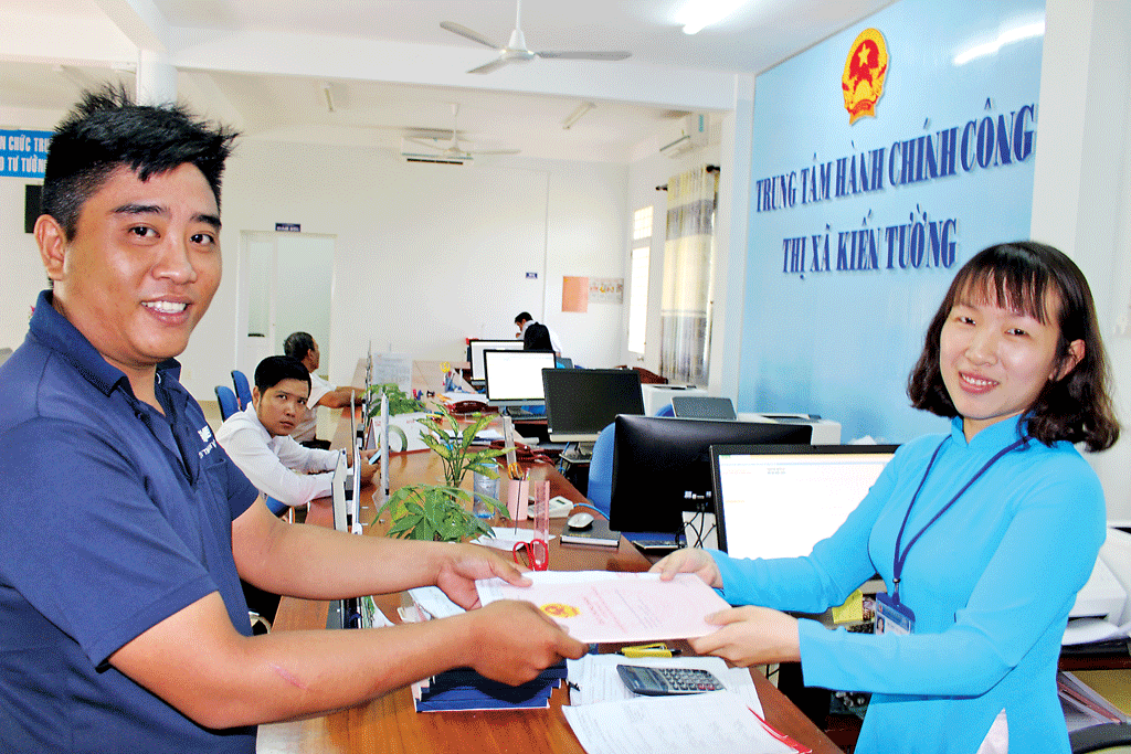 Trung tâm hành chính công cấp huyện ngày càng phát huy tốt vai trò, hiệu quả trong giải quyết thủ tục hành chính