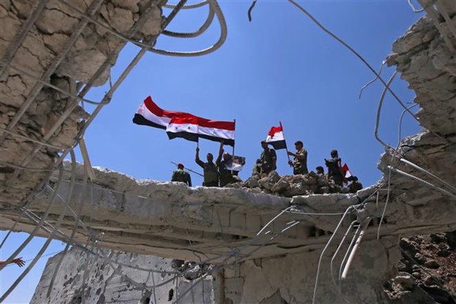 Các lực lượng ủng hộ Chính phủ Syria làm nhiệm vụ tại Quneitra ngày 19/7/2018. (Ảnh: AFP/TTXVN)