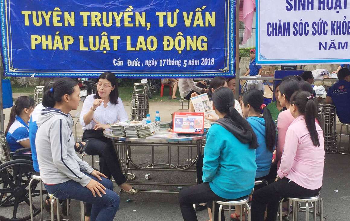 Nhiều hoạt động chăm lo cho nữ công nhân viên chức, lao động Tư vấn pháp luật về Chăm sóc sức khỏe sinh sản cho công nhân, lao động nữ